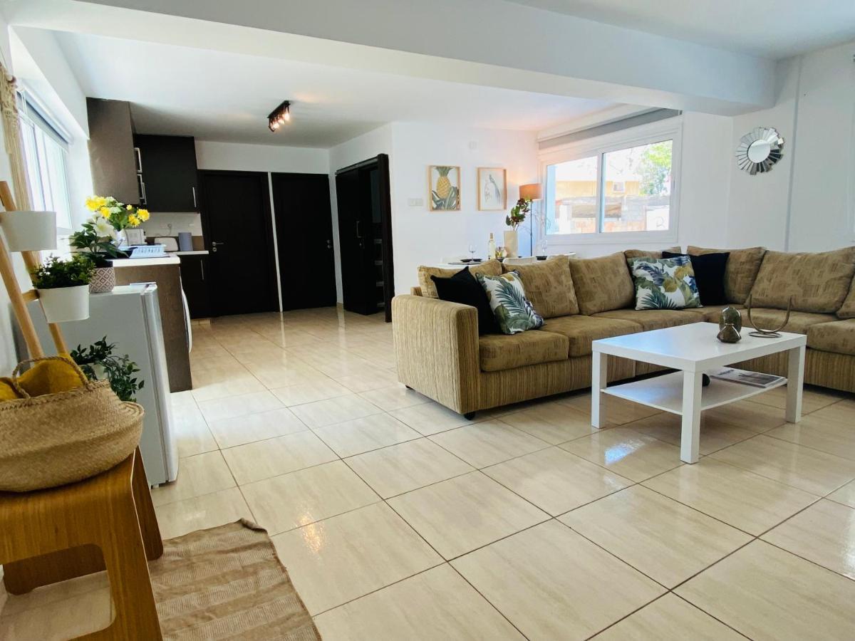 Serena'S 2-Br Apartment In Ларнака Екстер'єр фото